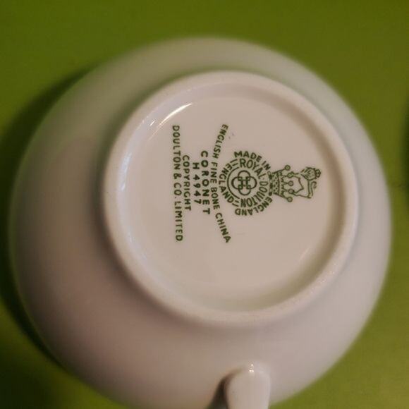 Royal Doulton Coronet Ivory English Bone China Tea Cups - set of 4 - Picture 4 of 4